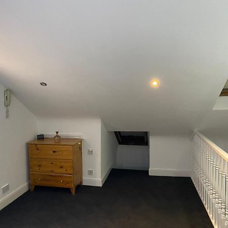 Studio Flat Hatch End Экстерьер фото