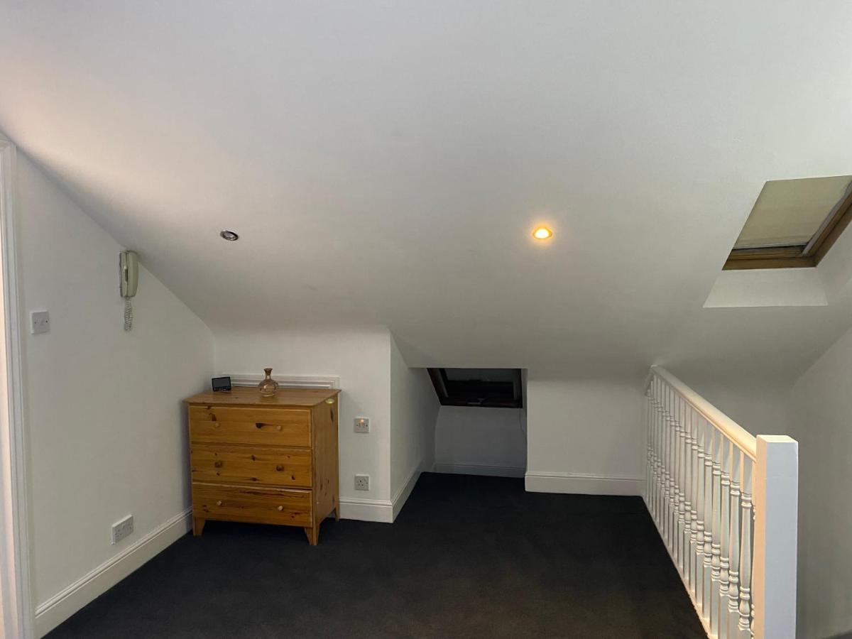 Studio Flat Hatch End Экстерьер фото