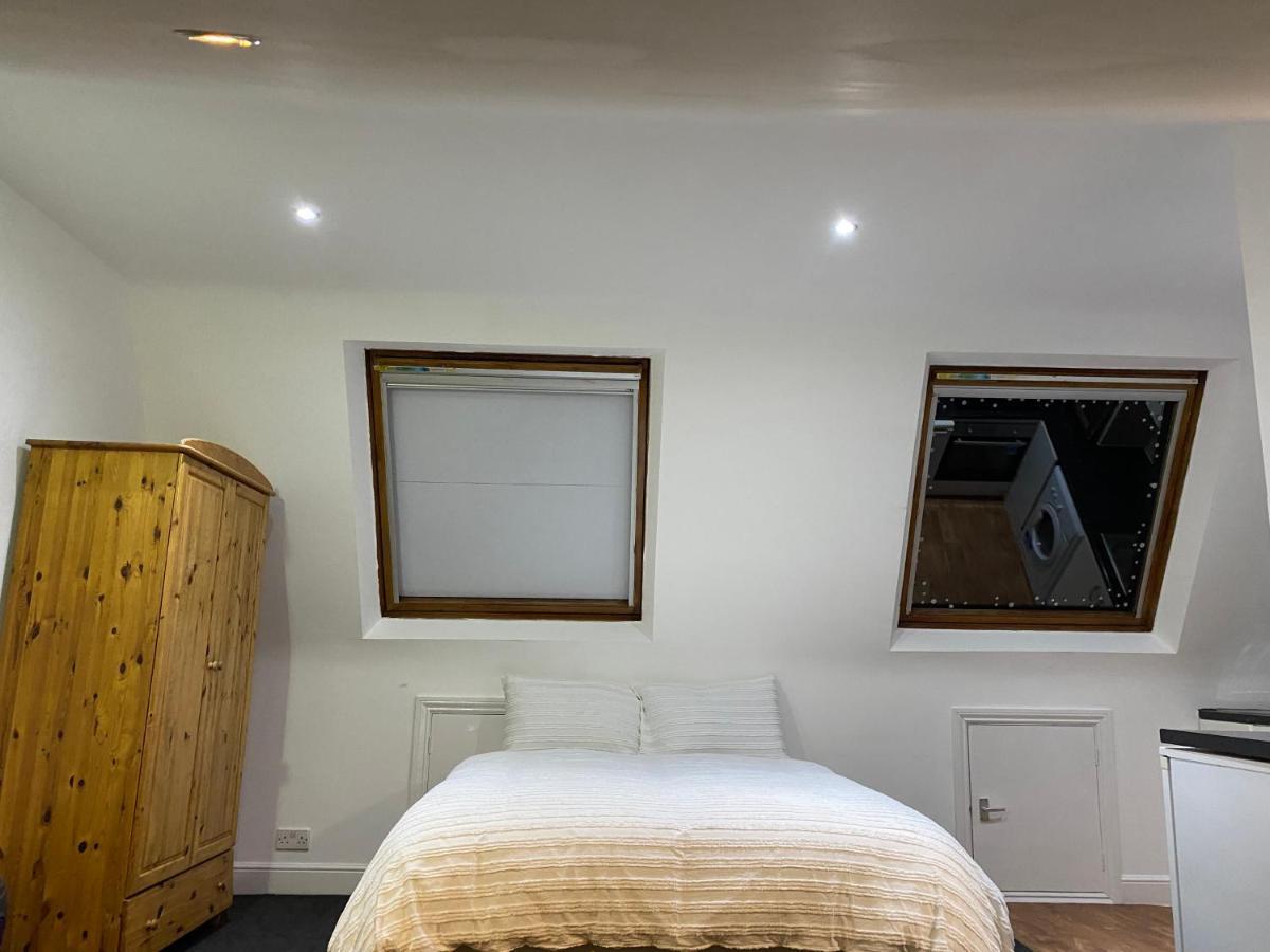 Studio Flat Hatch End Экстерьер фото